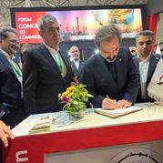 بازدید مدیرعامل هلدینگ صباانرژی از نمایشگاه ایران پتروکم