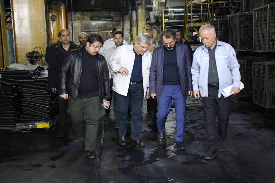 بازدید سرزده مدیرعامل هلدینگ صباانرژی از شرکت ایران یاساتایر و رابر