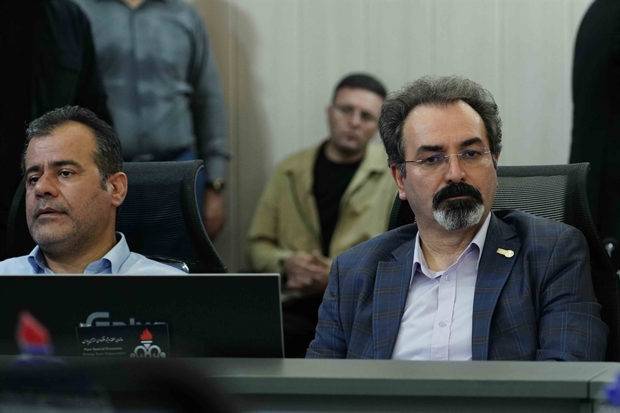  بازدید وزیر تعاون، کار و رفاه اجتماعی از بخش‌های آسیب‌دیده از جنگ پتروشیمی جم 